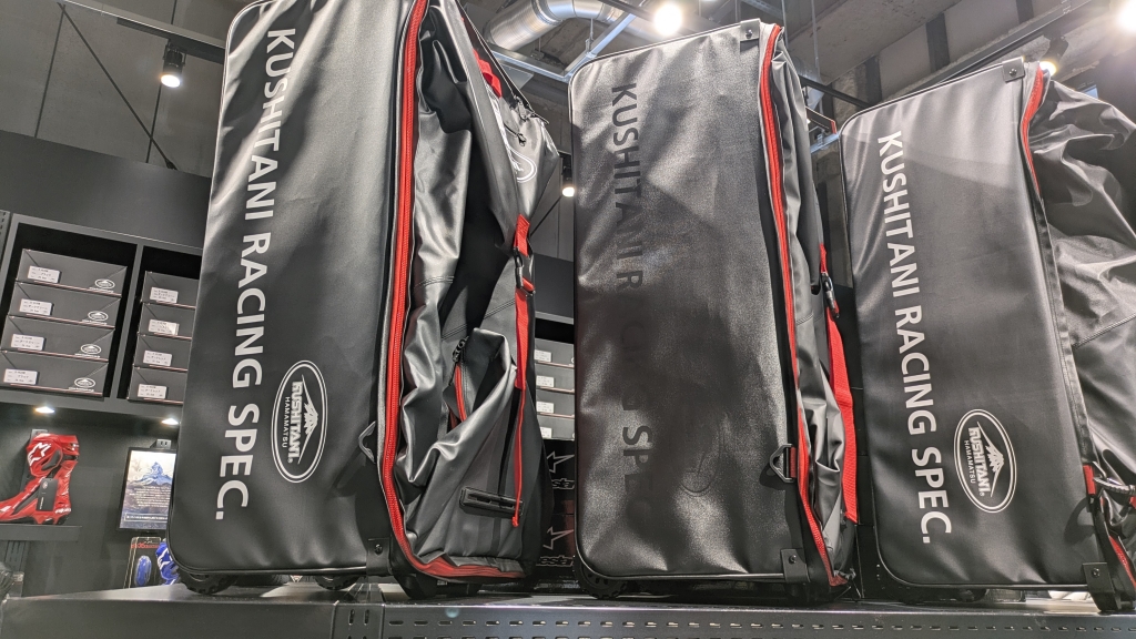 商品紹介】K-3612 レーシングキャリーケース 装備一式入ります