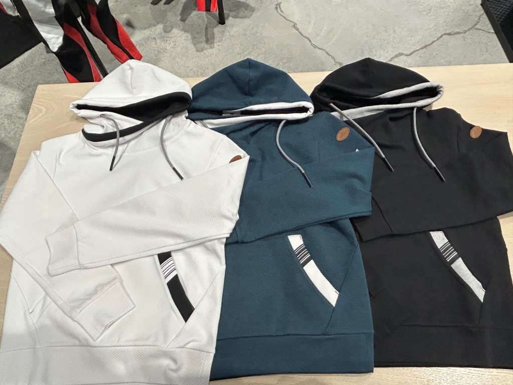 普段使いOK! 春用のインナーに最適な商品！：KUSHITANI 大阪店