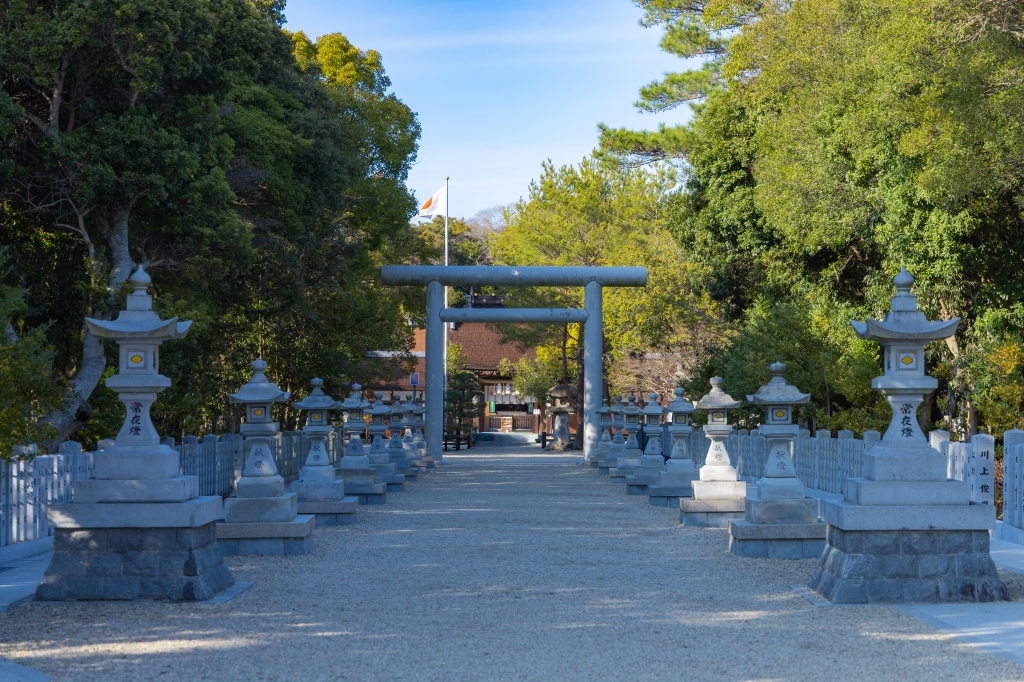 おすすめスポット】神話と歴史の始まりの地〈伊弉諾神宮〉：KUSHITANI