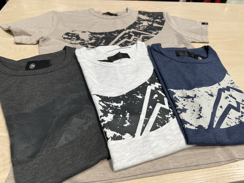 商品紹介】K-1391フローTシャツの4色を着比べ！：KUSHITANI 大阪店