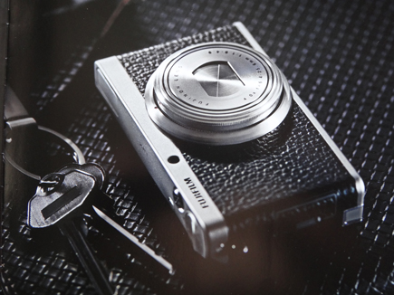 923FUJIFILM XF1