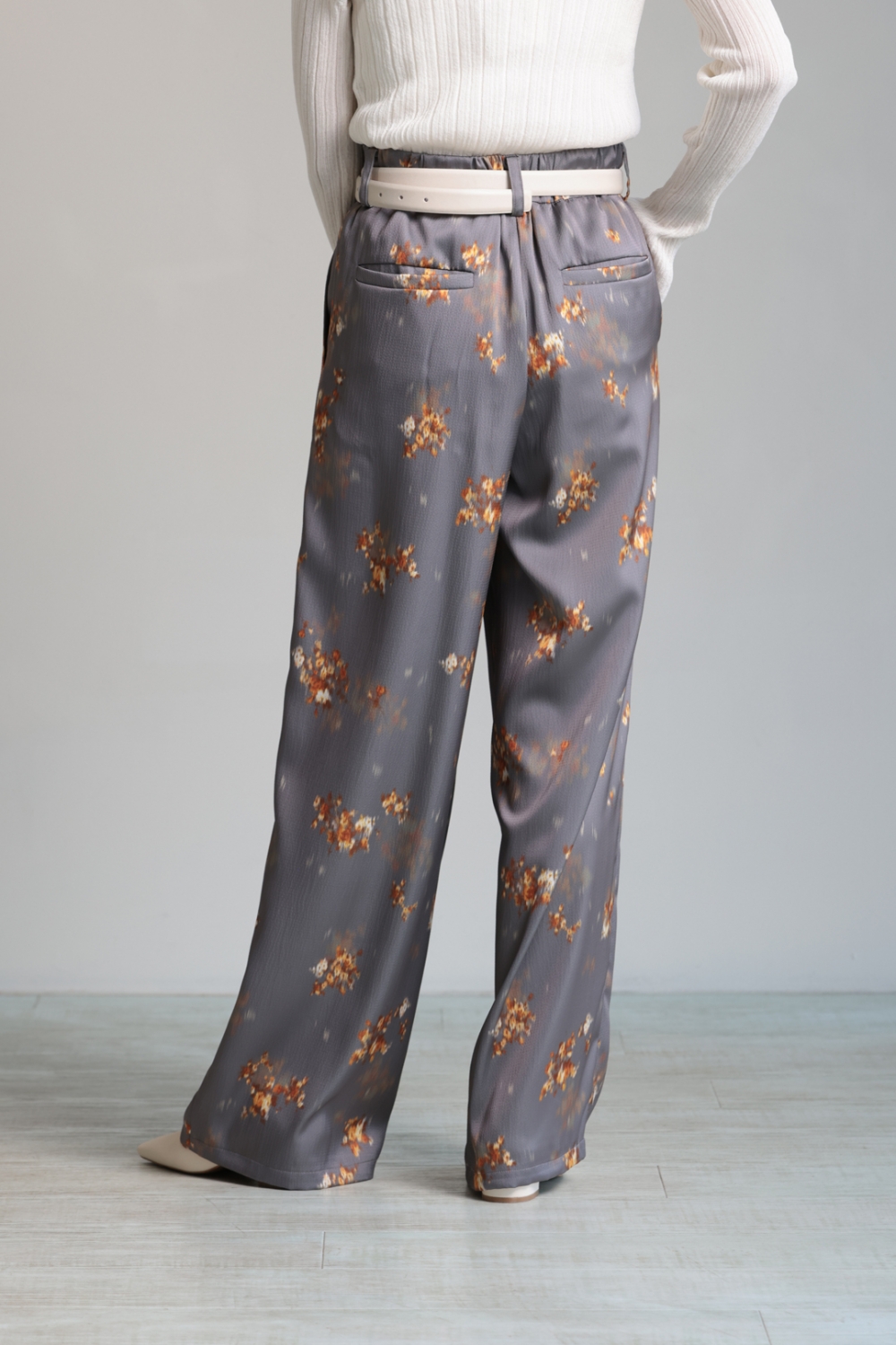 週末限定値下げ！！!完売品！エレンディーク　ブラーフラワープリントパンツ 週末限定値下げ！！!完売品！エレンディーク ブラーフラワー