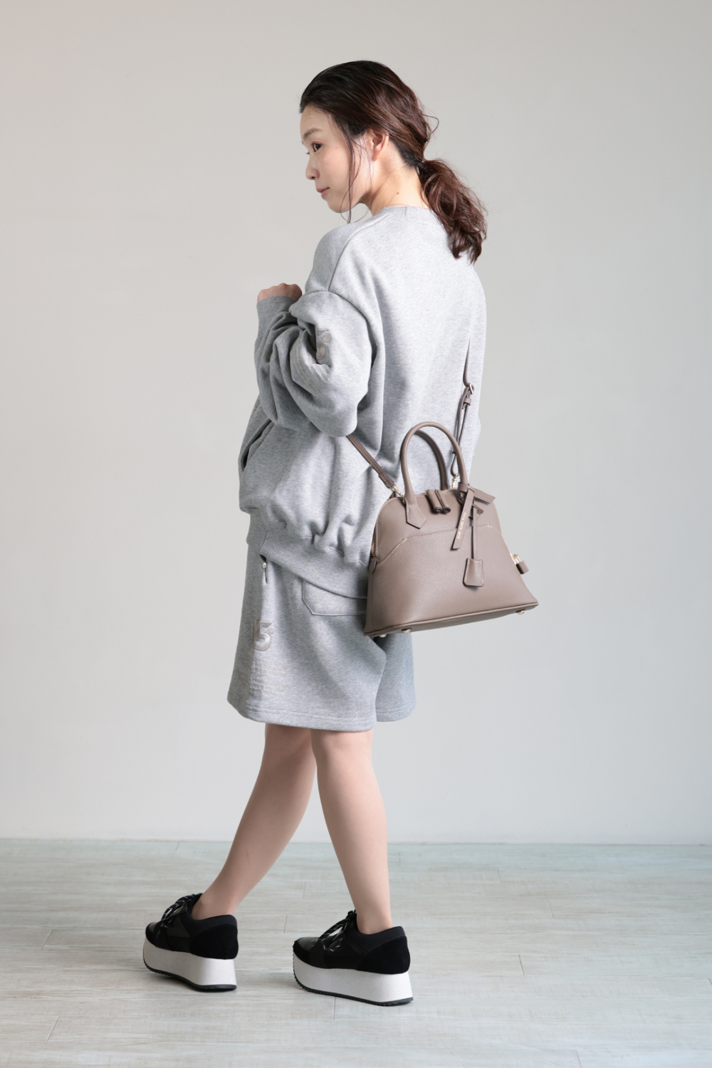 mica della valle / ミカデラヴァッレ Katiaベージュ mica della valle（ミカデラヴァッレ） ショルダーバッグ Katia