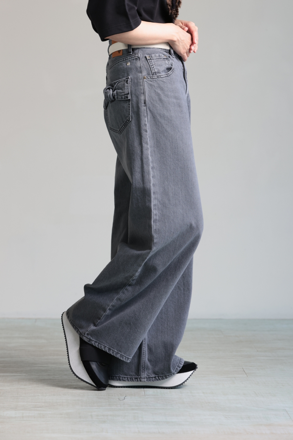 【新品、未使用】MUVEIL ミュベール サイドレース付きデニム！ MUVEIL レース付きデニムパンツ | KOKO