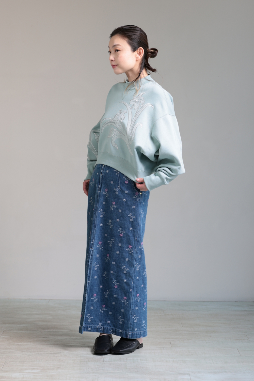 Mame Kurogouchi(マメ) Floral Embroidery Short Sweat Top