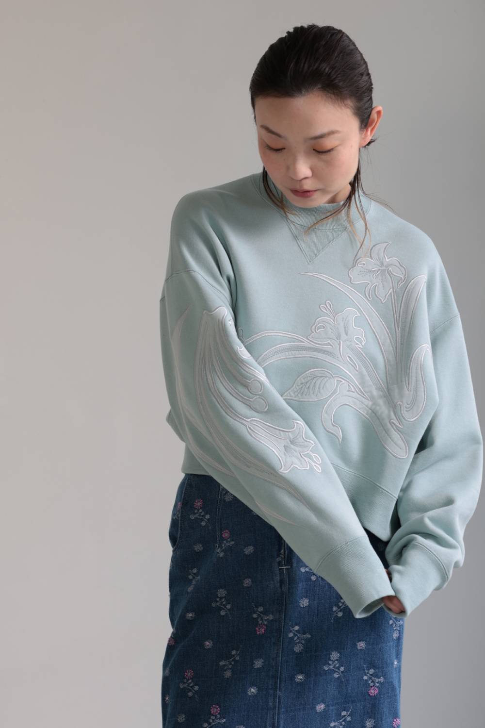 mame kurogouchi 刺繍スウェット Mame Kurogouchi（マメ クロゴウチ）Floral Embroidery Short Sweat