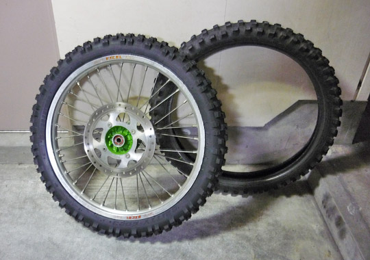 KLX250タイヤ交換☆BSのED03 | ///NMR Blog///日本メット連合［Nihon