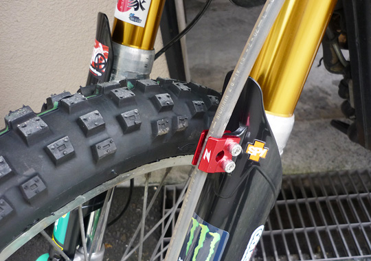 KLX250にKX250F純正フォークガード流用 | ///NMR Blog///日本 KLX250にKX250F純正フォークガード流用 | ///NMR Blog///日本