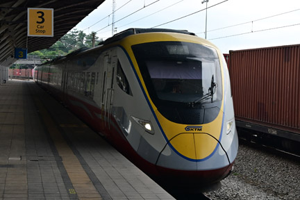 大幅値下げ！【事業者不明】鉄道 バス ホテルマン等 制帽 帽子（納入 名鉄 百貨店　製造 橋本毛織） 人材不足と中堅層の空洞化に悩む小売・サービス業界を救え！！ 企業