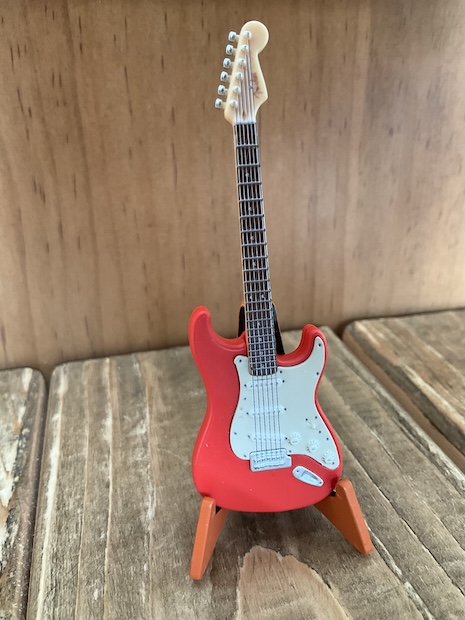 赤のストラトキャスター | まなぶろぐ
