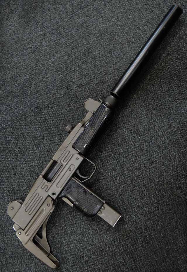 UZI 短機関銃 (サプレッサー付、#065126) - 20161027_1078603.jpg