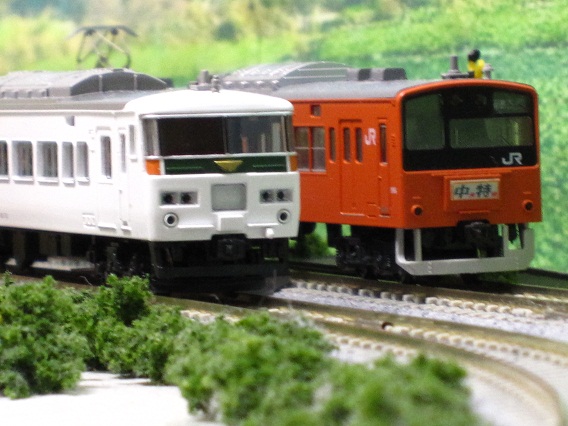 マイクロエース 185系200番台・新特急入線！ - 休日の屋根裏