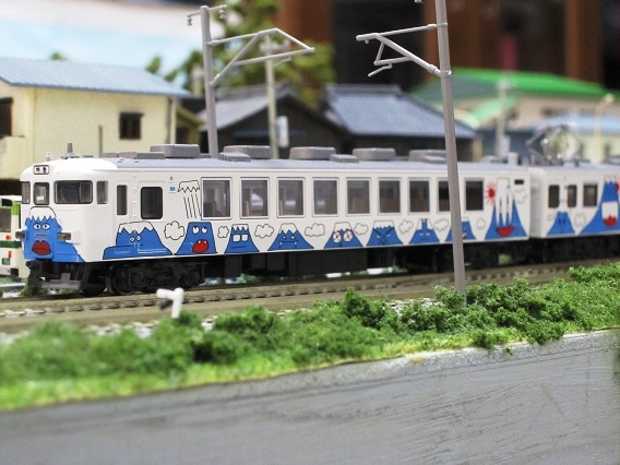 KATO 富士急2000系フジサン特急！入線しました（＾＾ゞ | 鉄道に
