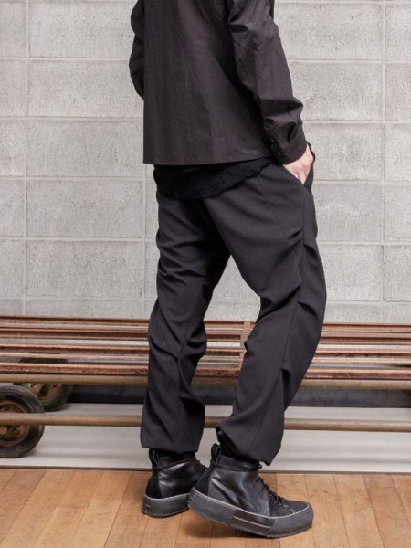 individual sentimentsパンツguidiセンチメンツDEVOA DEVOA 24SS フーデッドジャケット × ジョガーパンツスタイリング