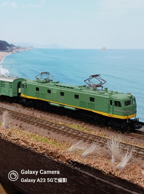 今となっては補助機が必要なマイクロエースEF58青大将と44系客車特急