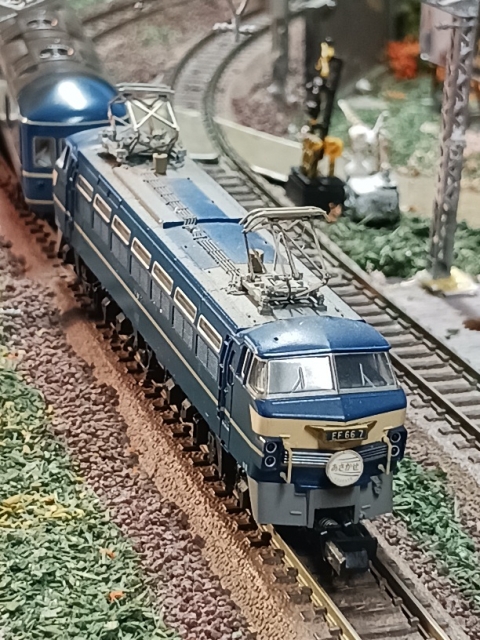 シリーズ20系寝台特急「あさかぜ」(初期編成)とJR EF66-0形電気機関車
