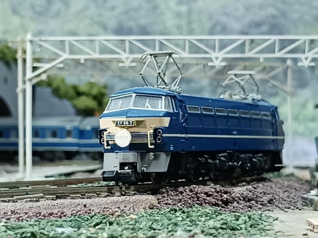 シリーズ20系寝台特急「あさかぜ」(初期編成)とJR EF66-0形電気機関車