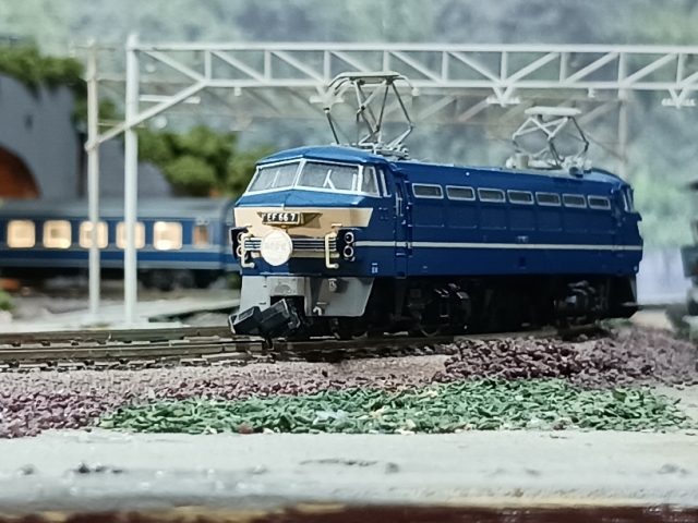 シリーズ20系寝台特急「あさかぜ」(初期編成)とJR EF66-0形電気機関車