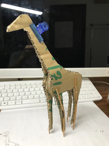キリンの粘土彫刻をつくった | Hihajiのモノづくりざんまい