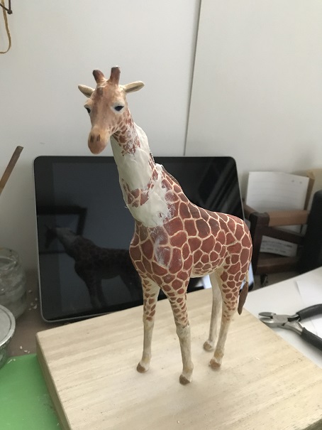 キリンの粘土彫刻をつくった | Hihajiのモノづくりざんまい
