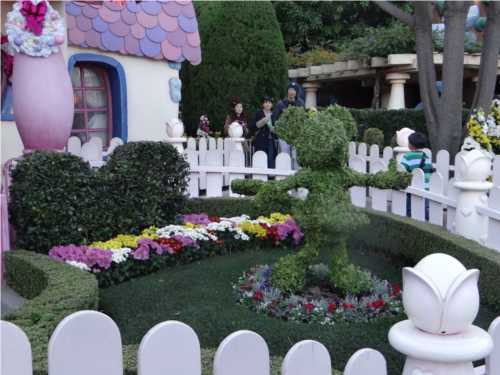 ディズニーリゾートには落葉樹があまり植えられていない 