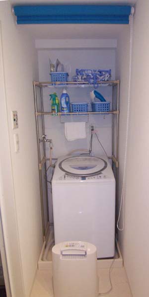 洗濯機の目隠しにロールスクリーン