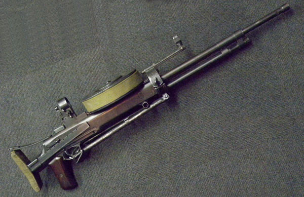 折り畳む銃床 「DT 車載軽機関銃」 | Chicago Blog