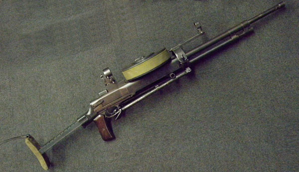 折り畳む銃床 「DT 車載軽機関銃」 | Chicago Blog