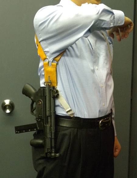 MP5Kとショルダーホルスター | Chicago Blog