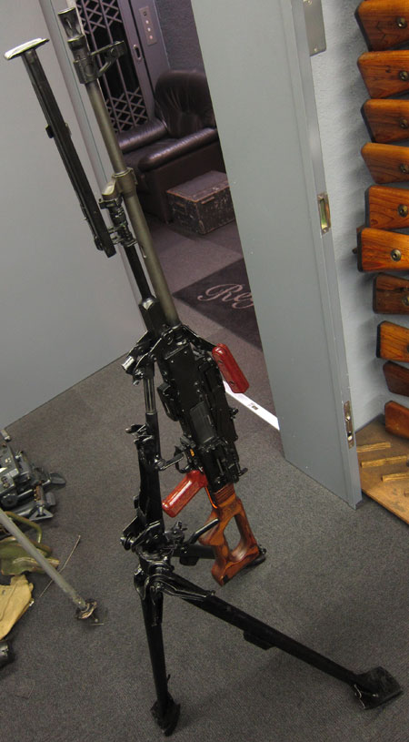 シカゴ内多目的機関銃PKM（後編②：三脚対空銃架） | Chicago Blog