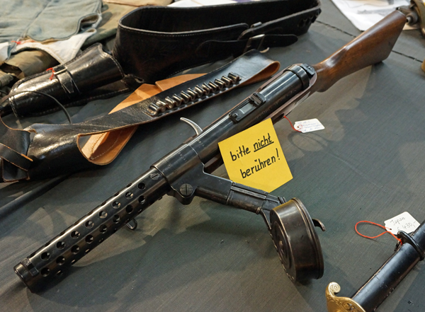 長くて、重い銃 Amazon | タナカ LUGER P08 4inch Heavy Weight Gas Blowback 18