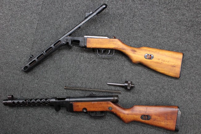 似ているようで似ていないM49/57 短機関銃 | Chicago Blog
