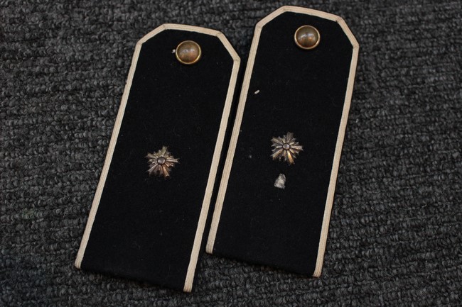 戦前警察官の昭和十年制巡査肩章 | Chicago Blog