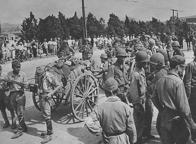 日本軍，古銅製香爐，「帝國軍人入後援會朝鮮本部」在銘，高9cm 韓國朝鮮時代十七世紀或更晚銅鎏金獅鈕香爐- 故宮