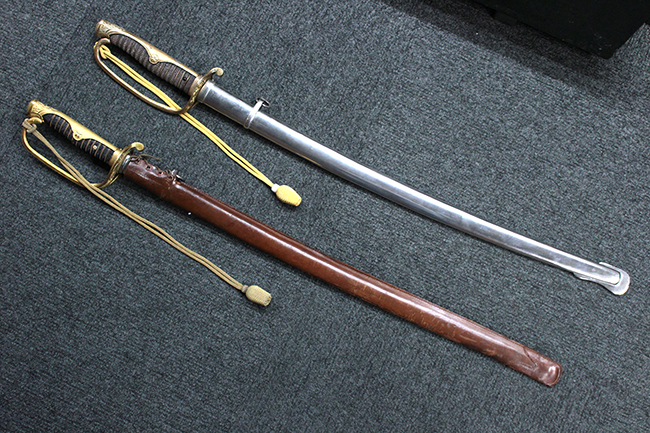 日本陸軍 日本軍 軍刀 革鞘 野戦用軍刀 日本陸軍 日本軍 軍刀 革鞘 野戦用軍刀 ミリタリー