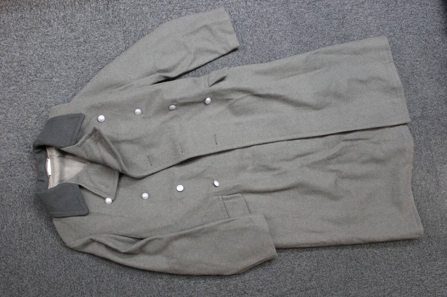 大阪店から現在ヤフオクに東ドイツ軍軍装品8点を出品中です! | Chicago