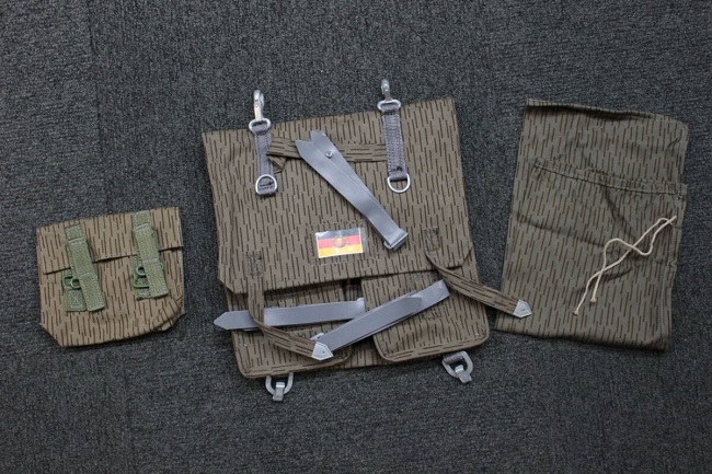 大阪店から現在ヤフオクに東ドイツ軍軍装品8点を出品中です! | Chicago