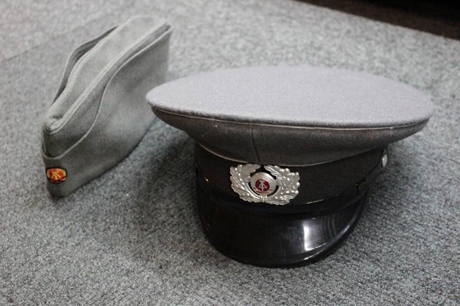 大阪店から現在ヤフオクに東ドイツ軍と日本陸軍とアメリカ陸軍航空隊の