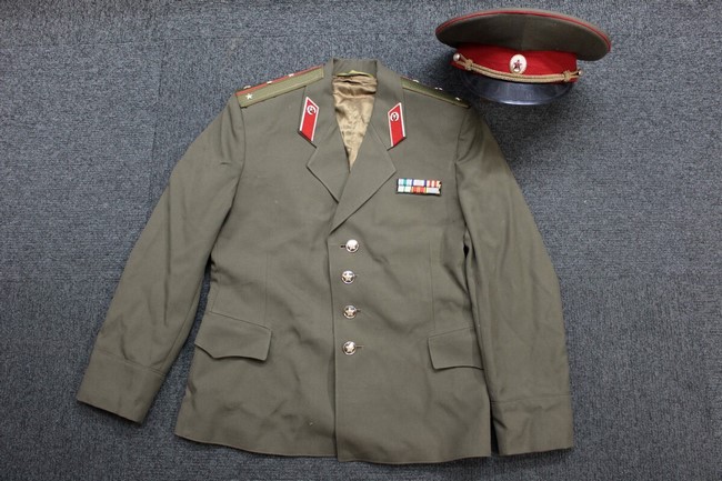 大阪店から現在ヤフオクにソ連軍ロシア軍の戦闘服や制服を8点を出品中