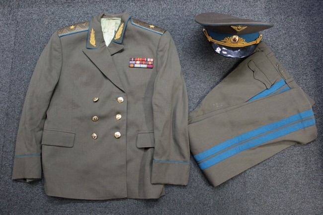 ソ連軍M43空軍将校上下中佐 大阪店から現在ヤフオクにソ連軍ロシア軍の戦闘服や制服を8点を出品中