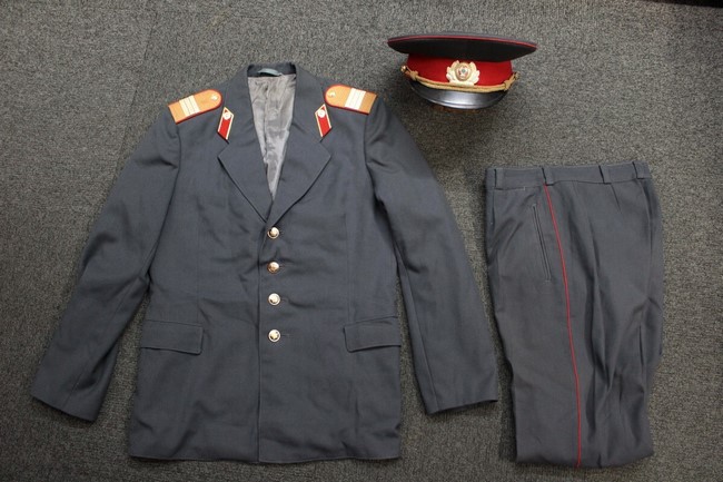 大阪店から現在ヤフオクにソ連軍東独軍英軍ポーランド軍の戦闘服や制服