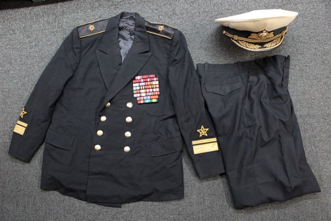 大阪店から現在ヤフオクにソ連軍東独軍英軍ポーランド軍の戦闘服や制服