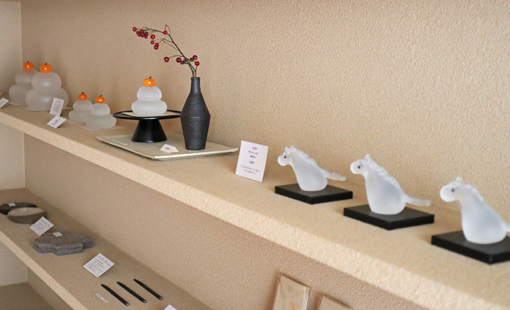 江本三紀さん：干支(うま)､お鏡餅 入荷のお知らせです。 | hagi