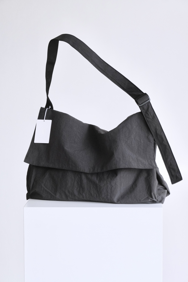 ERA メッセンジャーバッグ ERA.｜SHRINK NO MESSENGER BAG [ ショルダーバッグ ] - HOEK