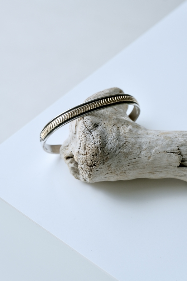 ナバホ族　アーノルドグッドラック　トライアングル　バングル Indian jewelry / Navajo BANGLE (ARNOLD GOODLUCK)