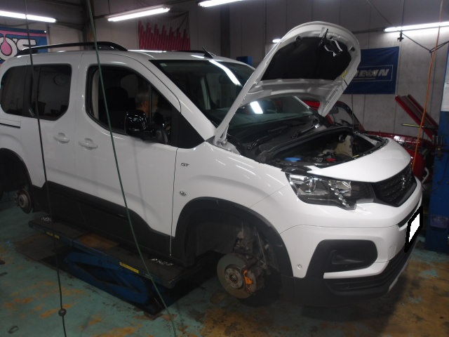 Peugeot Rifter ブレーキパッド、ランプ類交換 | AUTORIESEN Peugeot Rifter ブレーキパッド、ランプ類交換 | AUTORIESEN
