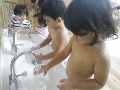 女児 ボディーペインティング 
