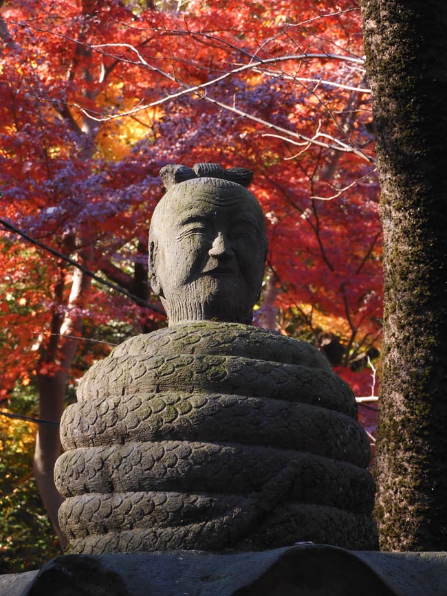 木製神様像 二体セット 土台込みです。 木製神様像 二体セット 土台込みです。