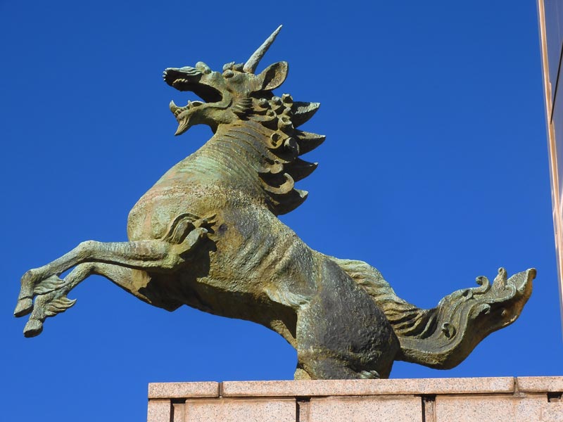 聖徳記念絵画館 ユニコーン像』神宮外苑で出合った阿吽の一角獣！ | K