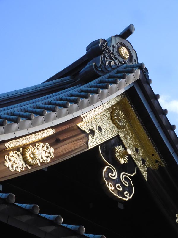 靖国神社〈境内展示から戦後80年を想う〉さくら陶板、母の像など 2025